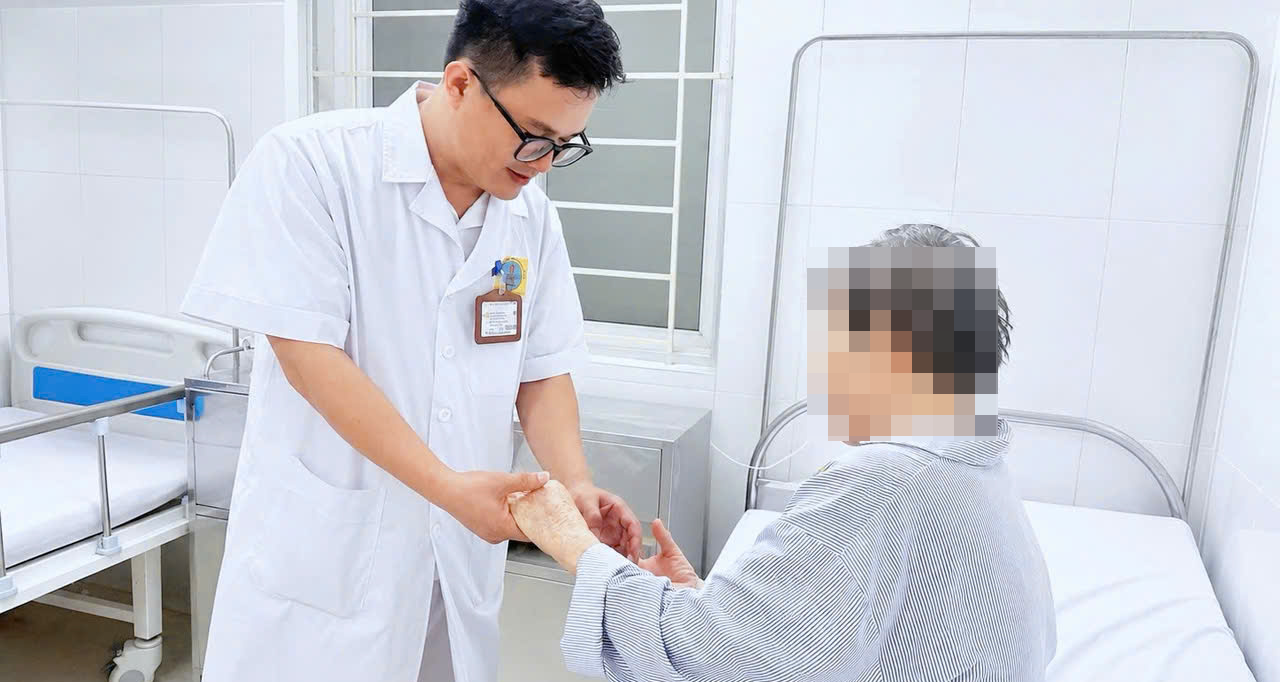 Ngỡ đột quỵ, đưa cấp cứu mới phát hiện ‘kẻ thù’ âm thầm tấn công cụ ông 75 tuổi