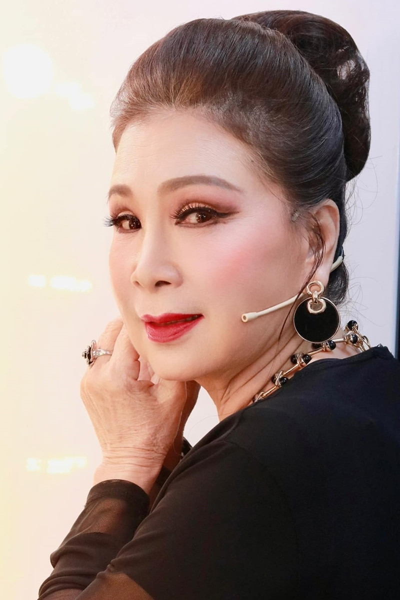 https://static-images.vnncdn.net/vps_images_publish/000001/000003/2026/8/22/nsnd-kim-xuan-011-395.jpg