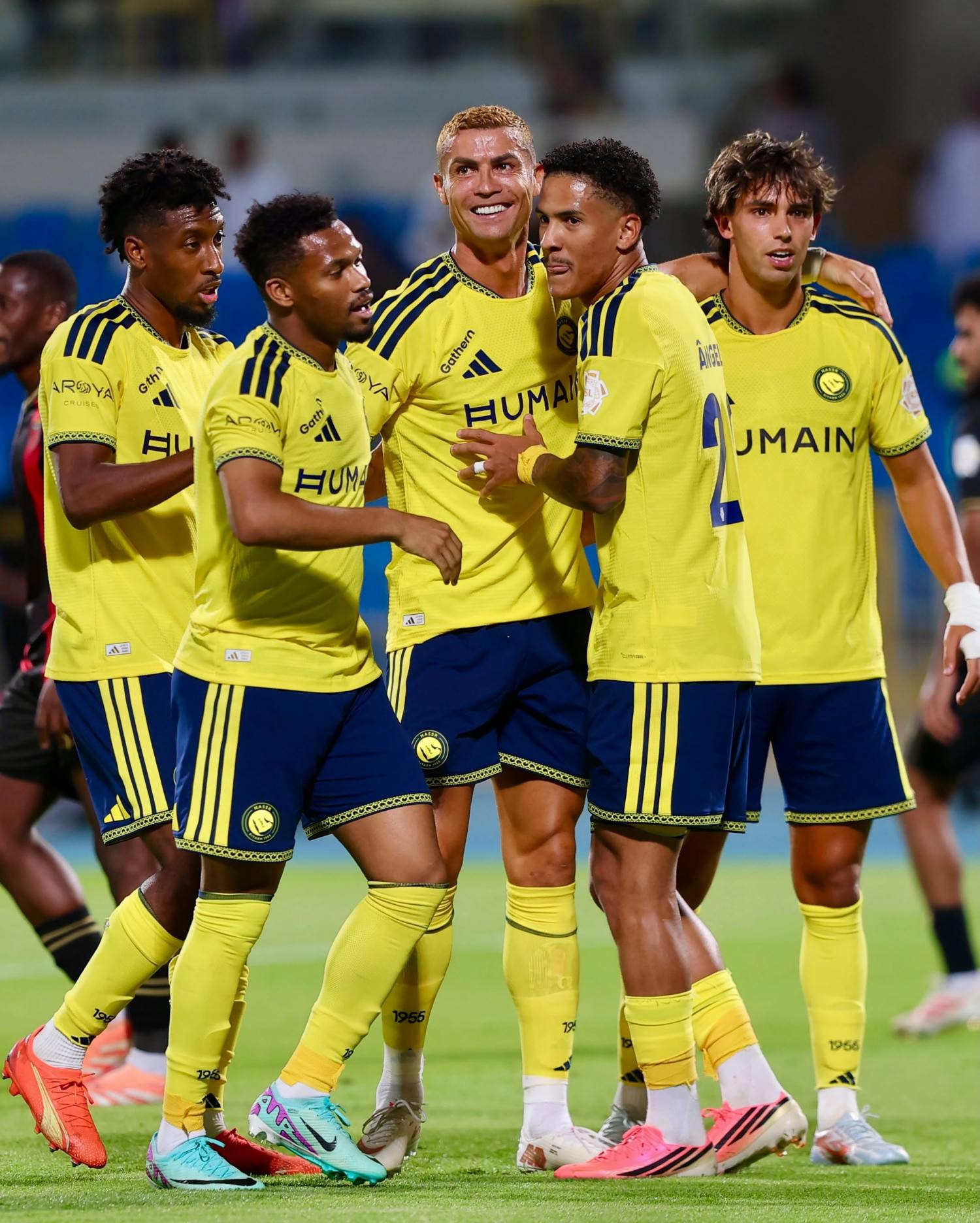 https://static-images.vnncdn.net/vps_images_publish/000001/000003/2026/8/22/ronaldo-al-nassr-1-94.jpg