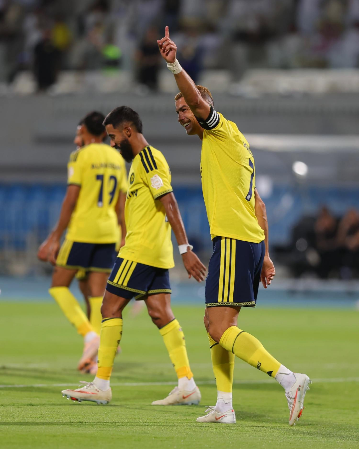 https://static-images.vnncdn.net/vps_images_publish/000001/000003/2026/8/22/ronaldo-al-nassr-4-95.jpg