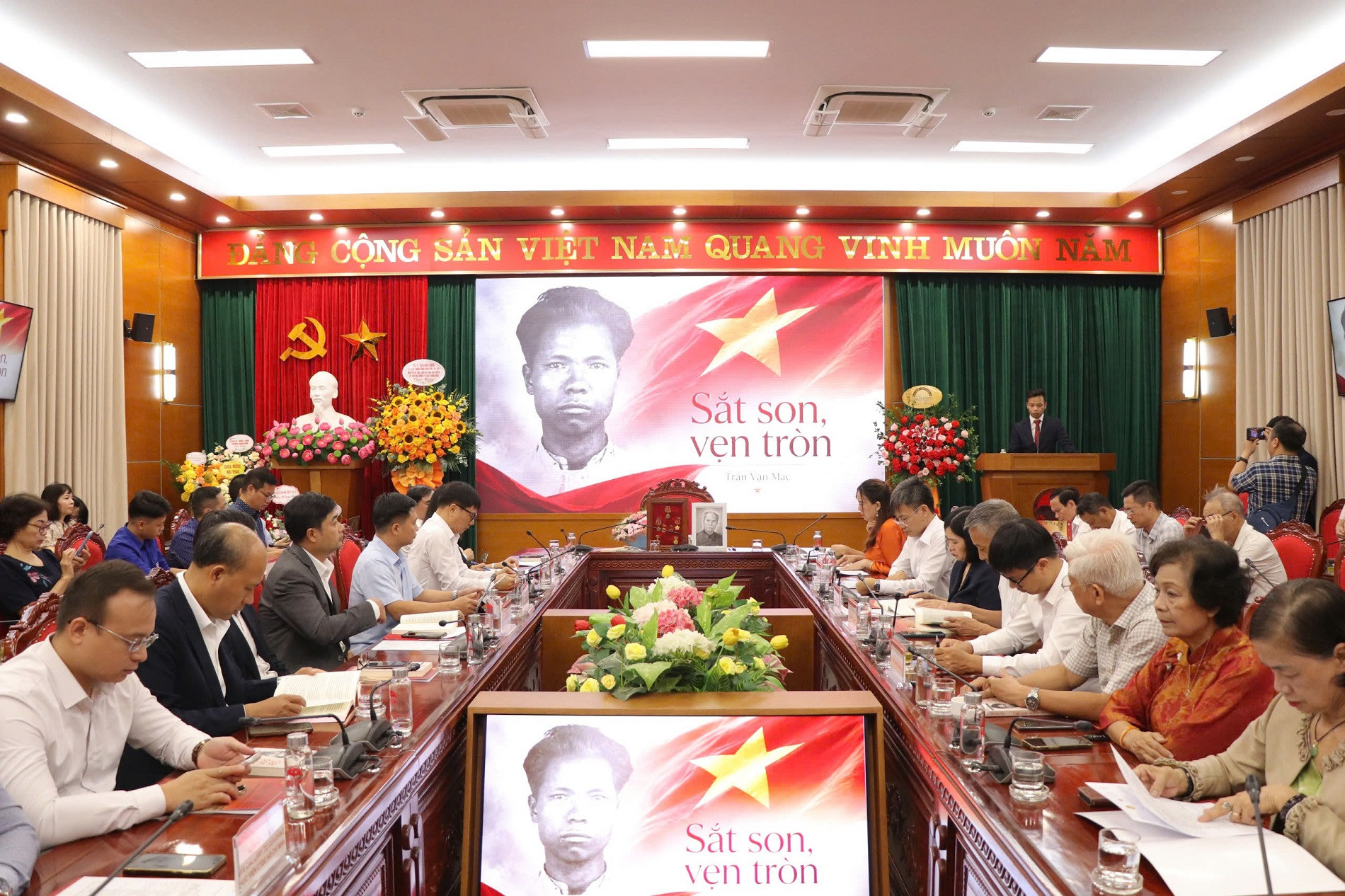 Toạ đàm.jpg