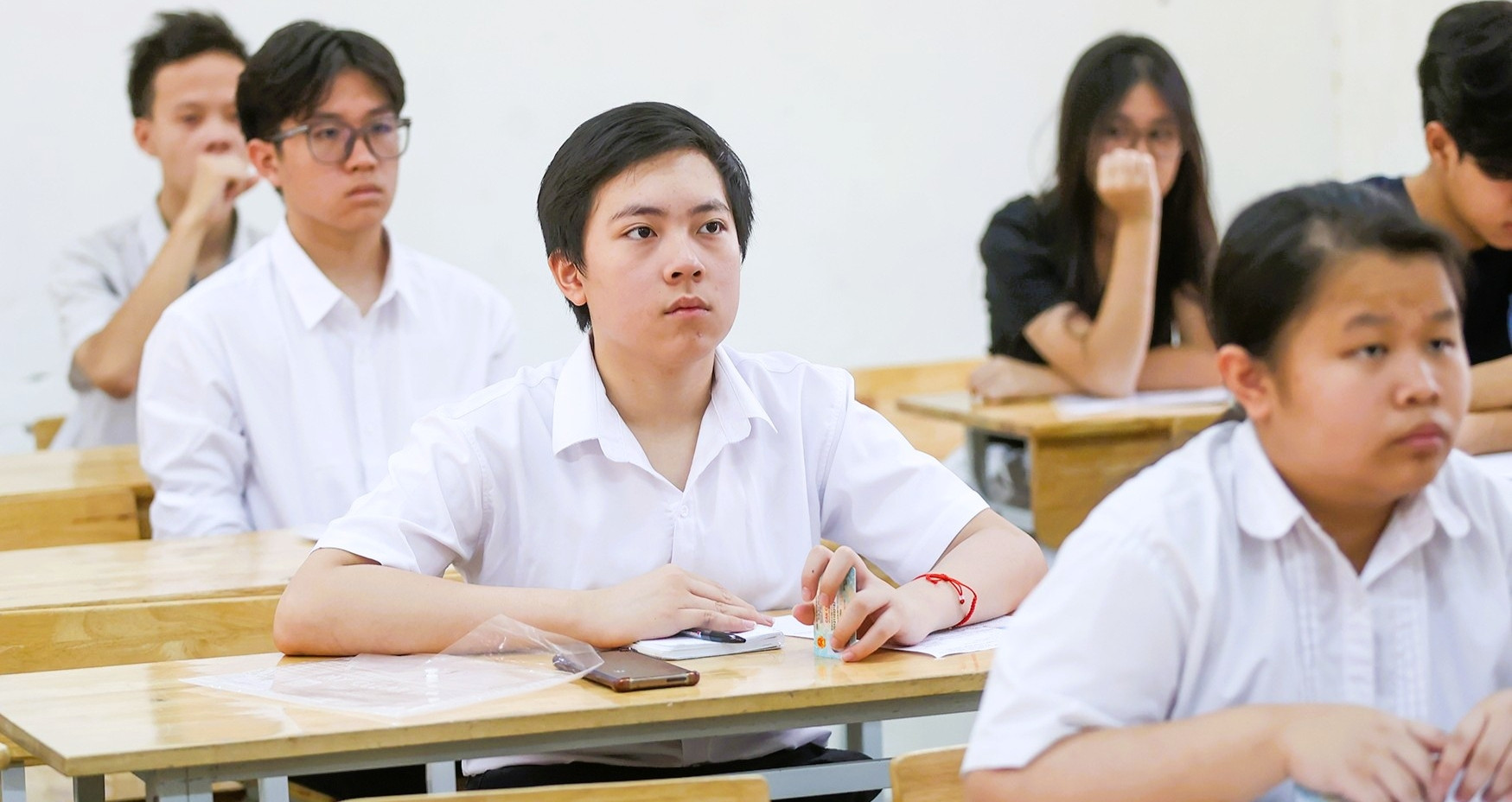Nhiều trường dùng bàn ghế từ 20 năm trước, Bộ GD-ĐT ra hướng dẫn mới