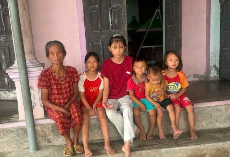Bố nguy kịch sau tai nạn, 5 con nhỏ ở Nghệ An cứ hỏi mẹ: 'Bao giờ bố về?'