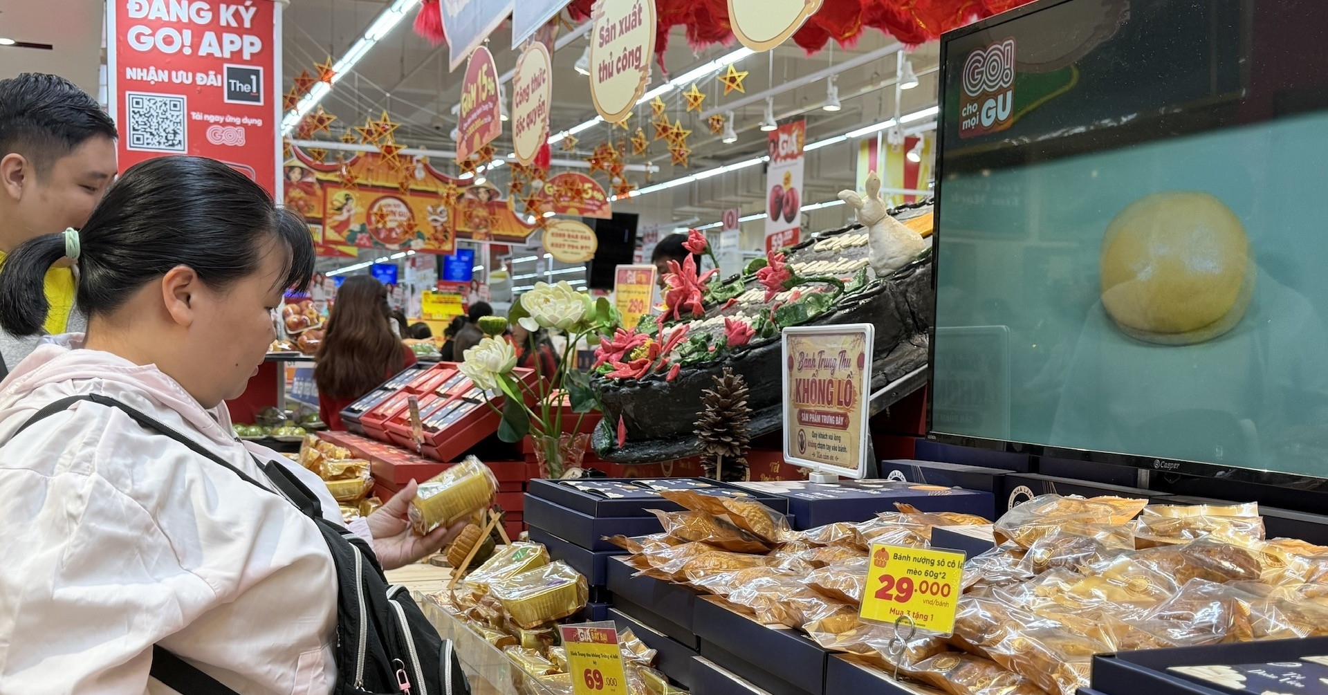 Bánh trung thu tăng 5.000-7.000 đồng/cái; giá thịt heo giảm