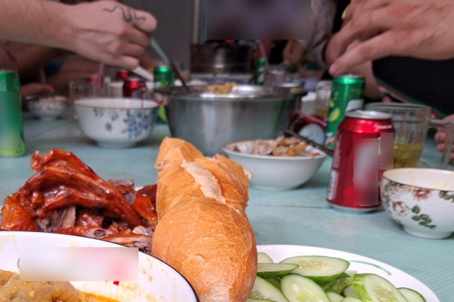 Chắt chiu mua được căn hộ, vợ trẻ chán nản vì hàng xóm, chỉ muốn chuyển nhà