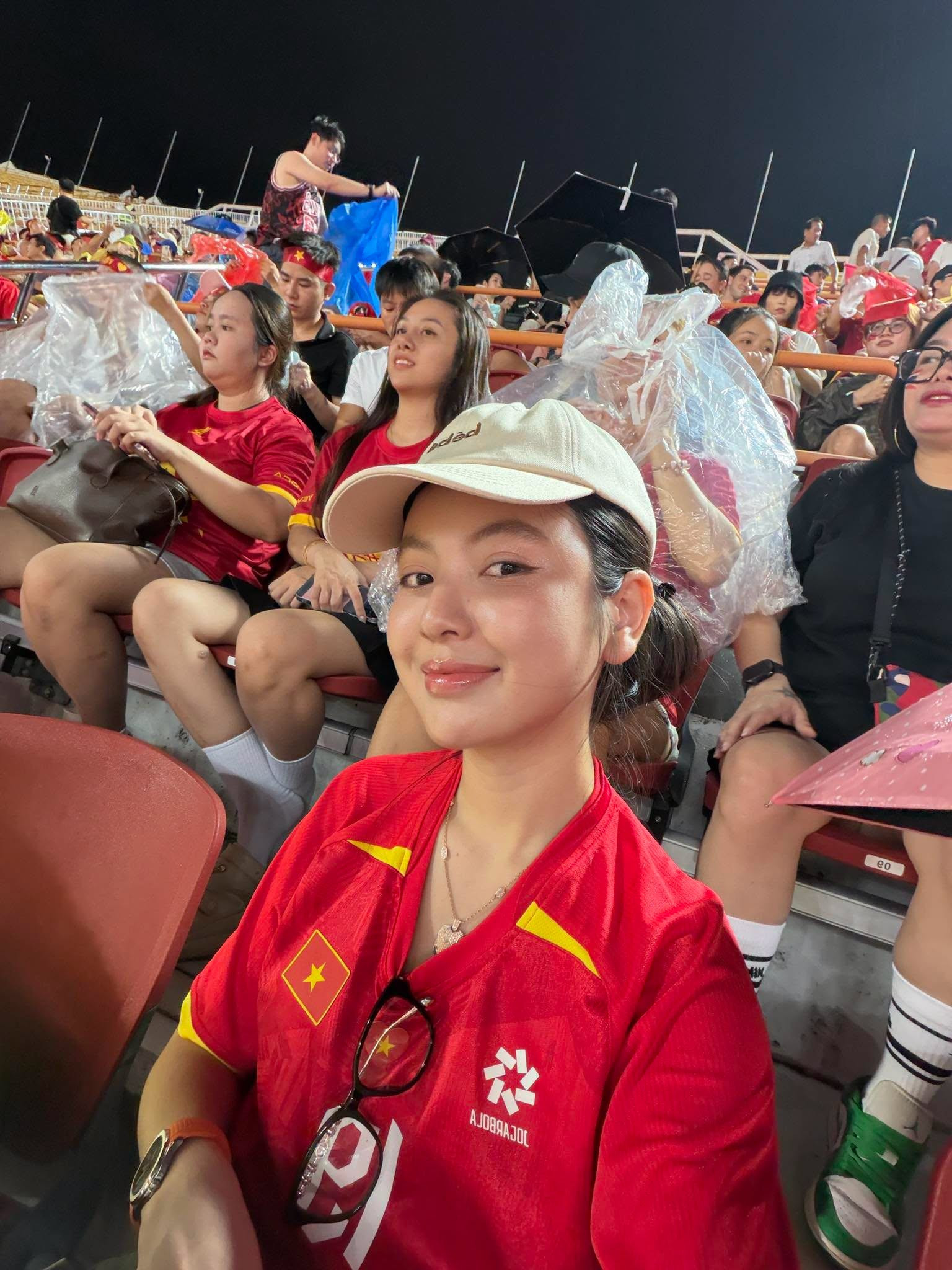 https://static-images.vnncdn.net/vps_images_publish/000001/000003/2026/8/23/chu-thanh-huyen-14.jpeg