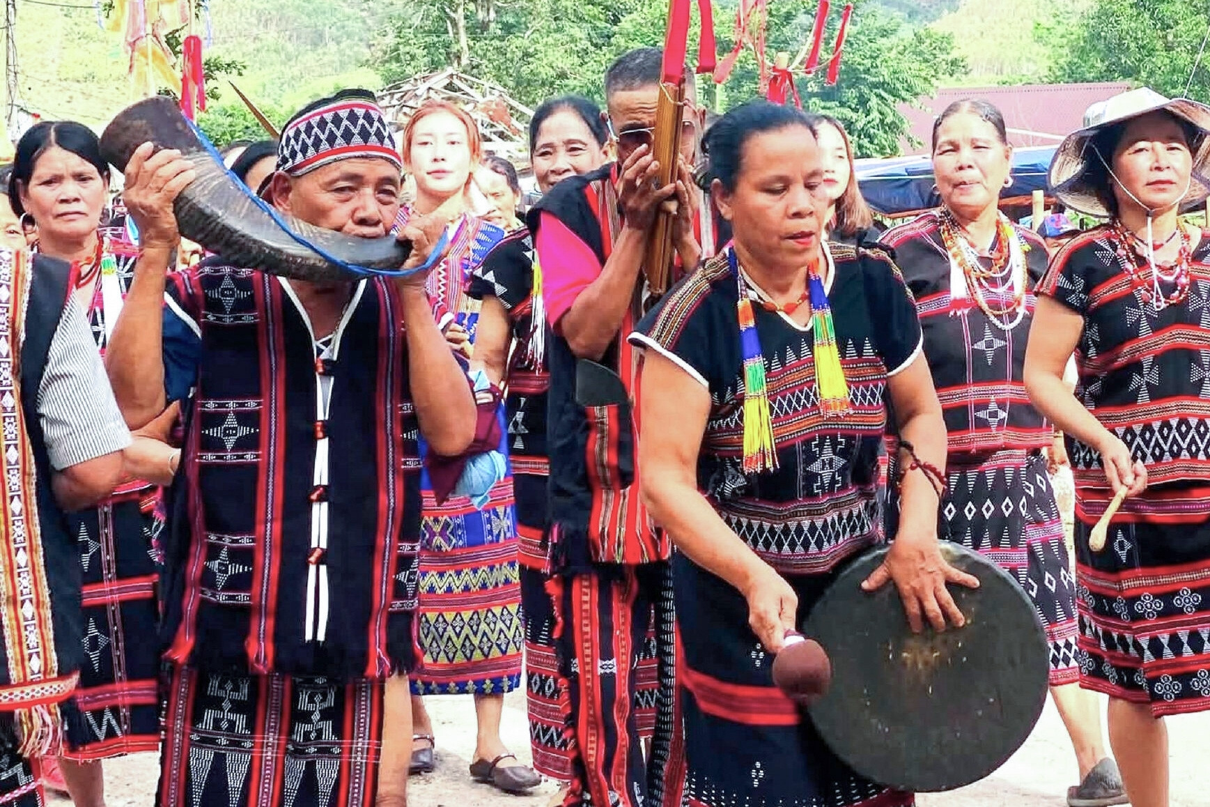 Lễ hội Ariêu Piing: Tiếng chiêng gọi hồn di sản văn hóa Tà Ôi