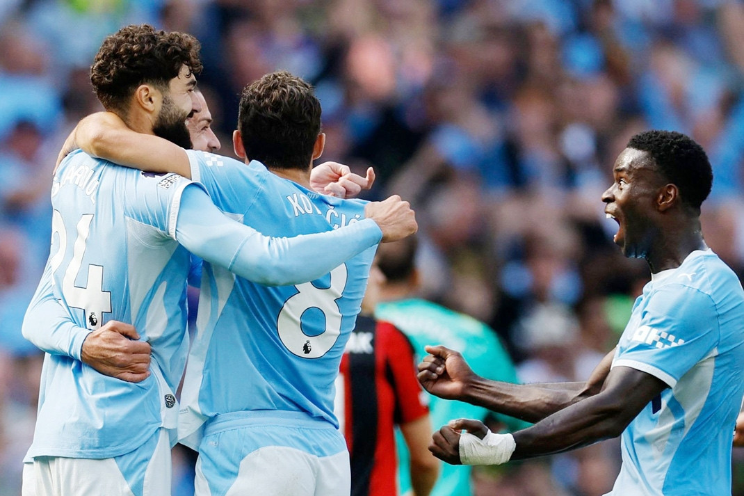 Man City ngược dòng thắng khó tin