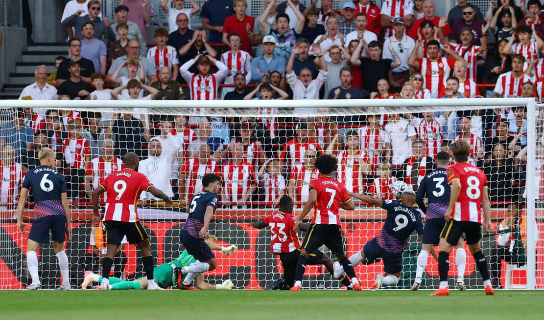resources_premierleague_pulselive_com 2026 08 22T173911Z_577755952_UP1EM8M1D194X_RTRMADP_3_SOCCER ENGLAND BRE TOT.jpg