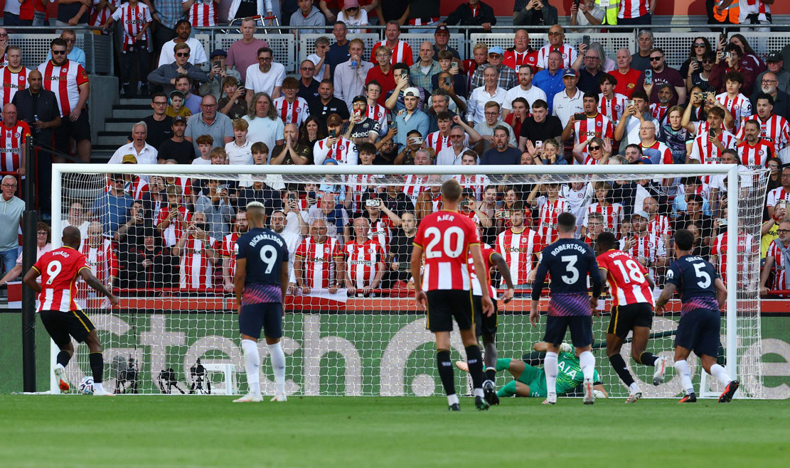 resources_premierleague_pulselive_com 2026 08 22T174234Z_1071810526_UP1EM8M1D6W5C_RTRMADP_3_SOCCER ENGLAND BRE TOT (1).jpg