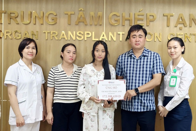 Trao hơn 172 triệu đồng bạn đọc giúp em Nguyễn Ngọc Anh vừa ghép gan thành công