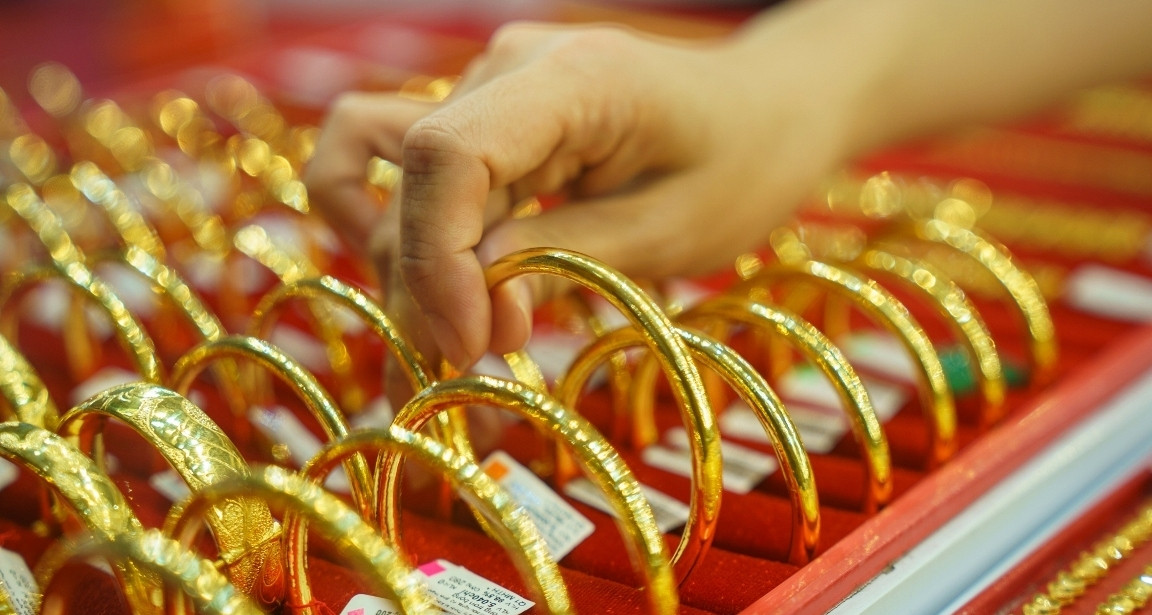 Vàng thế giới vượt 4.600 USD, giá SJC chậm hơn do 3 yếu tố