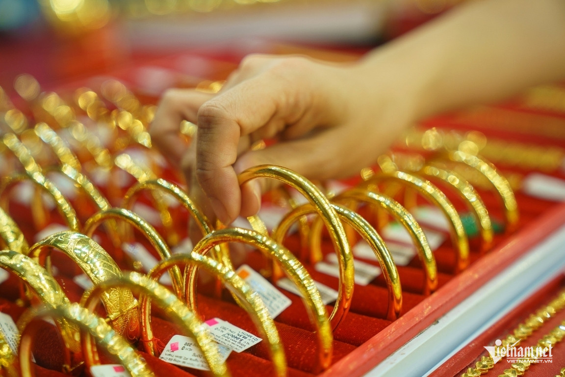 Vàng thế giới vượt 4.600 USD, giá SJC vẫn ‘đi sau’: Chuyên gia chỉ ra 3 lý do 1 W-gia vang.jpg