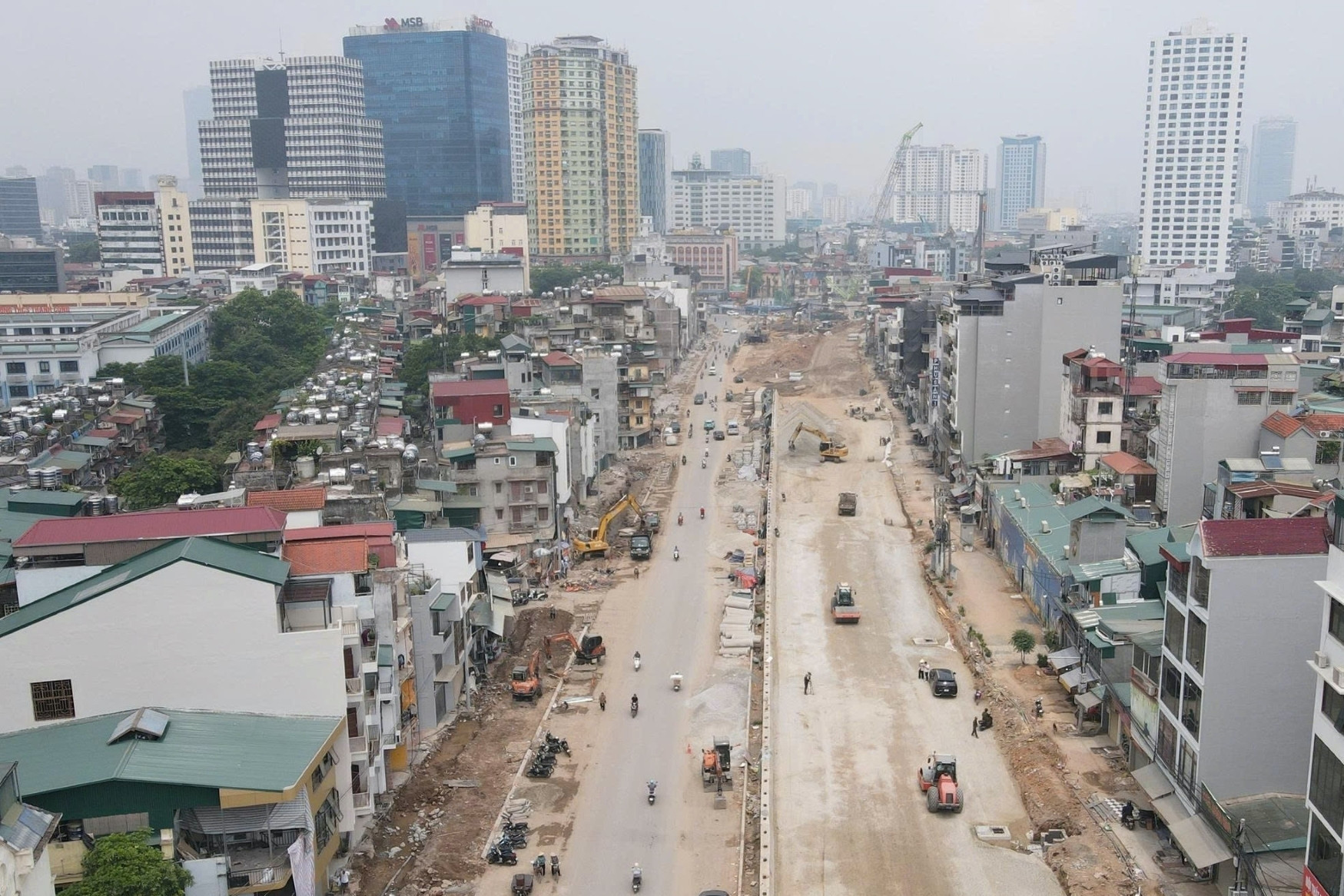 Xây nhà cấp 4 không phép bị đình chỉ; Hà Nội xử lý đất dưới chuẩn sau mở đường