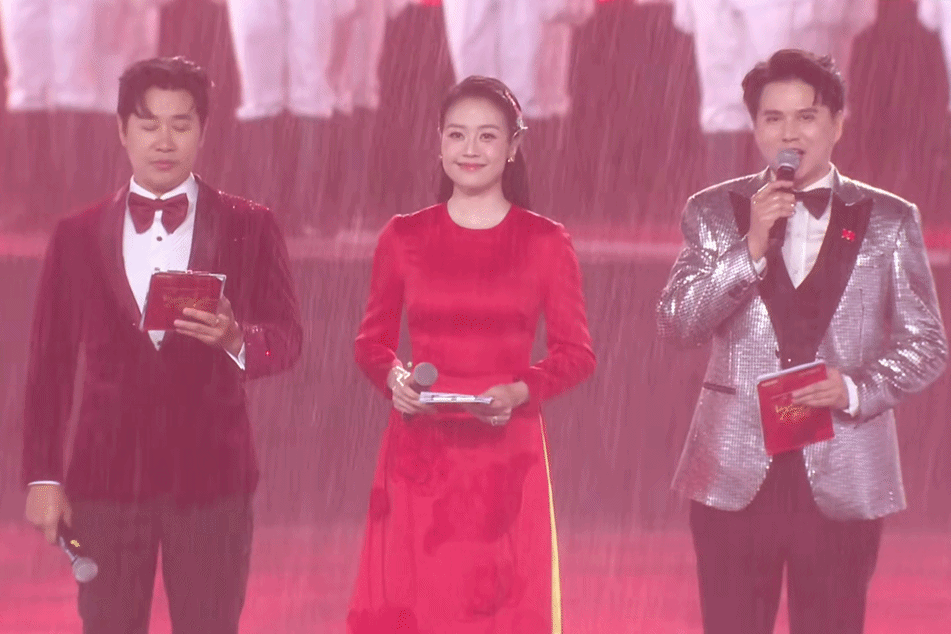 3 MC dầm mưa dẫn concert 'Tổ quốc trong tim' gây sốt là ai?