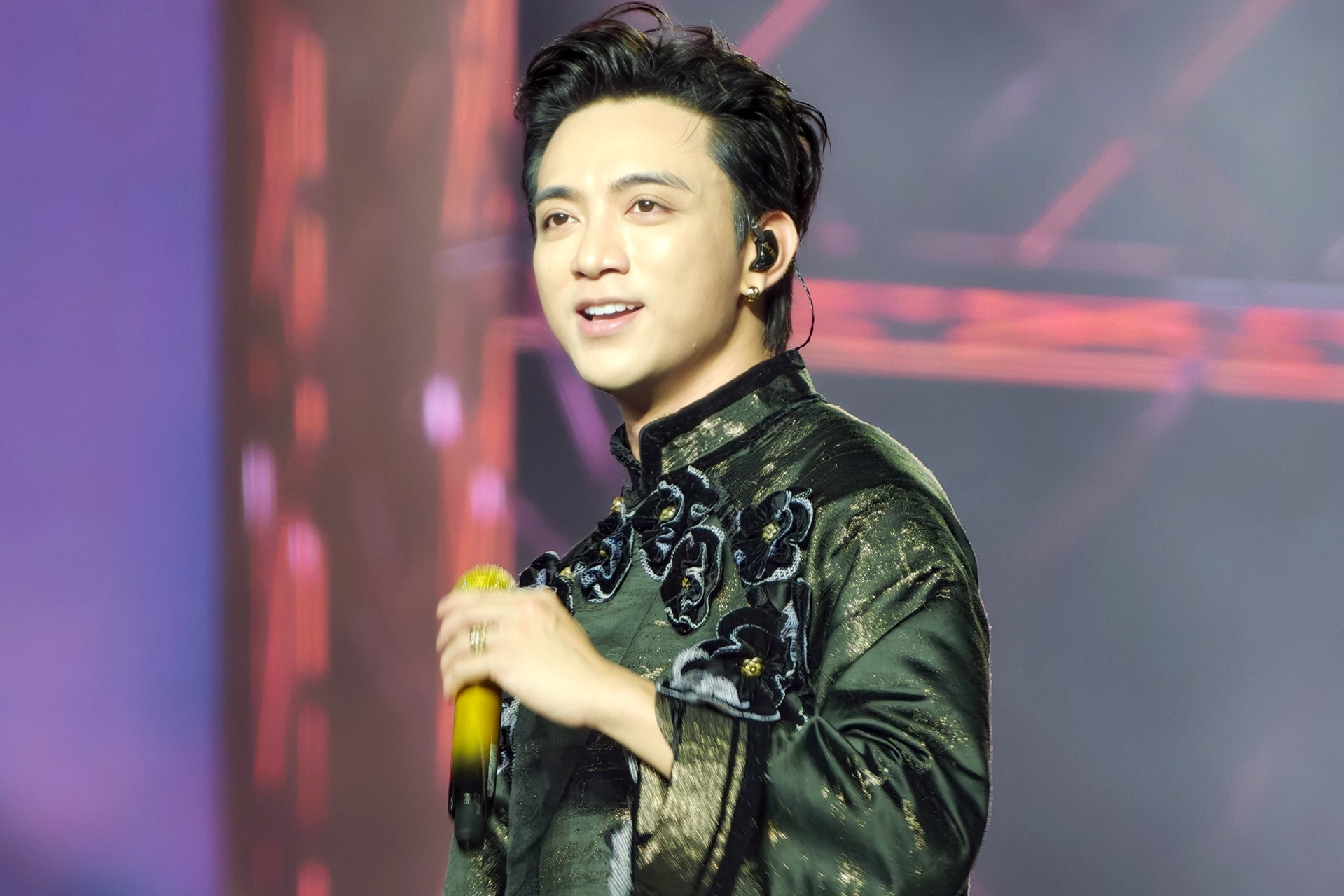 40.000 người dầm mưa xem concert 'Tổ quốc trong tim', Soobin cực 'cháy'