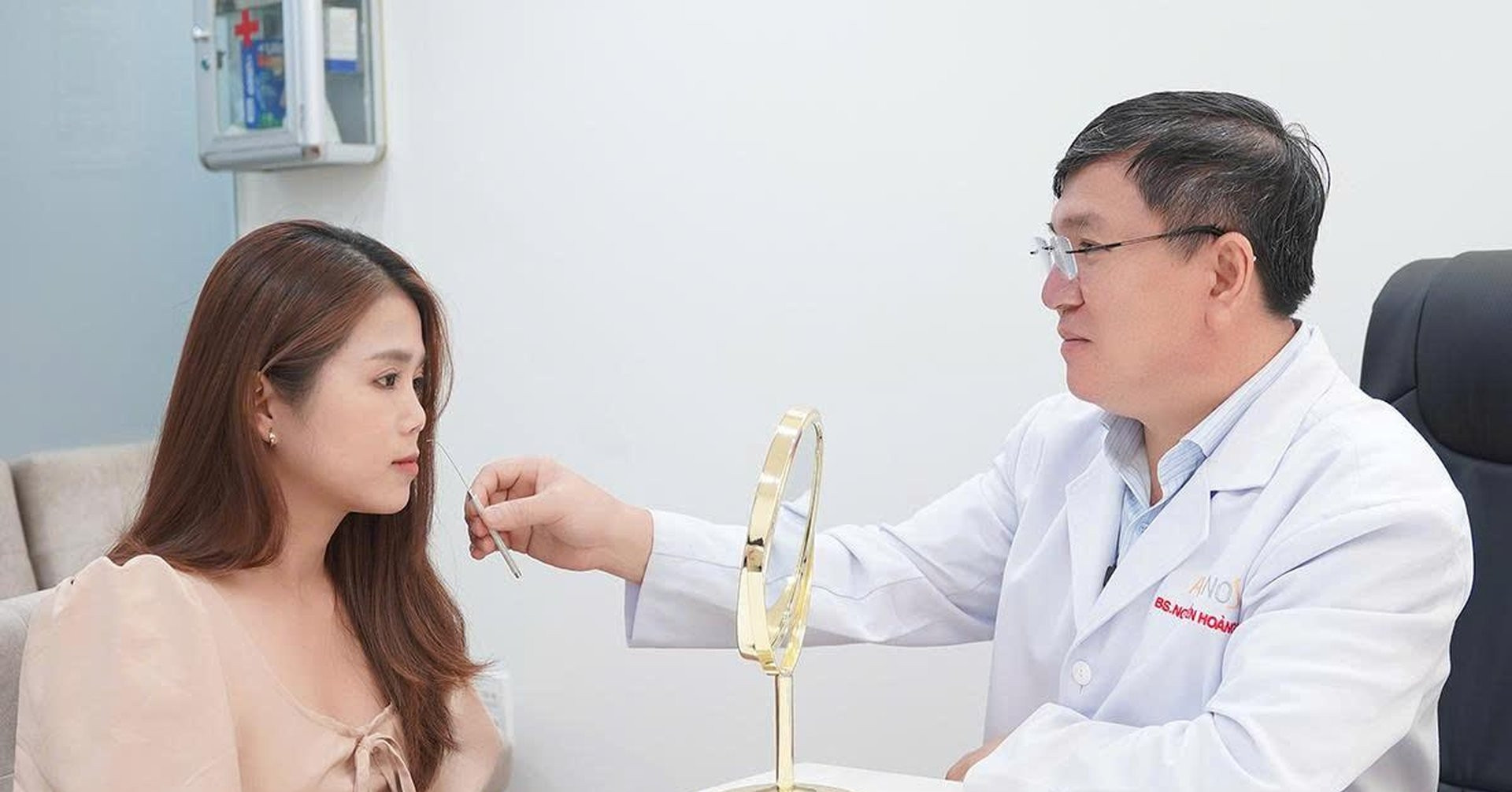 Bác sĩ thẩm mỹ chia sẻ 3 nguyên nhân mũi hỏng sau nâng