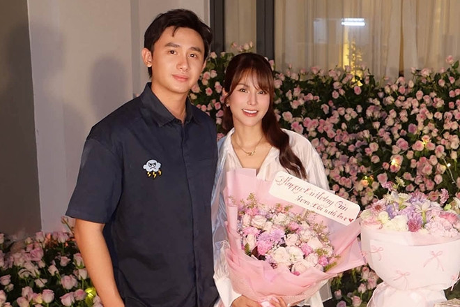 Diệp Lâm Anh nhận món quà đặc biệt từ bạn trai người mẫu