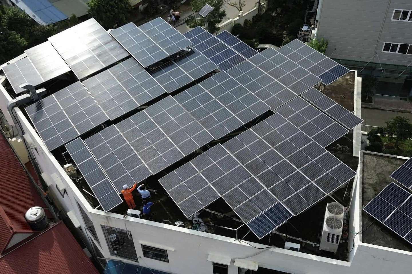 Hà Nội dự kiến hỗ trợ 6 triệu đồng/hộ lắp điện mặt trời mái nhà kèm pin lưu trữ
