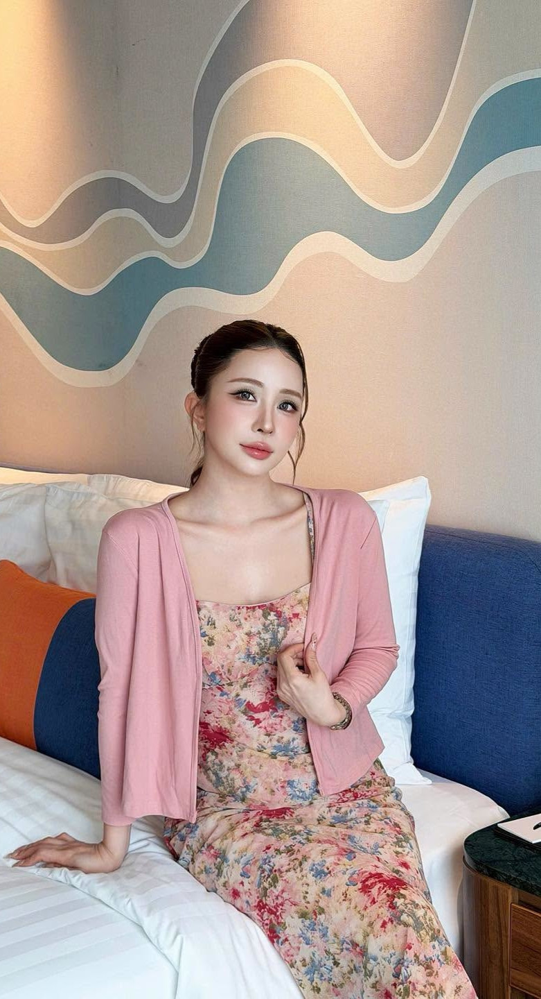 https://static-images.vnncdn.net/vps_images_publish/000001/000003/2026/8/24/hoa-hau-luong-thuy-linh-nhan-nhieu-qua-dien-vien-quynh-nga-dep-mong-manh-2346.jpg