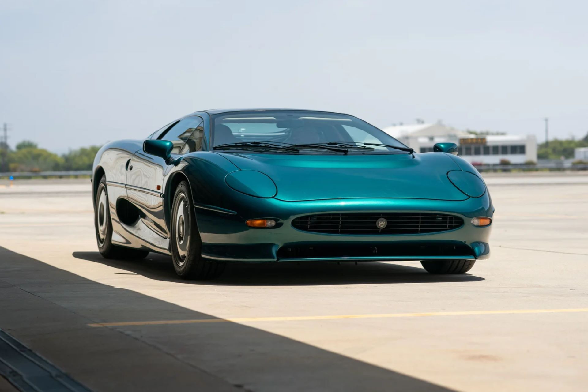 Jaguar XJ220.jpg
