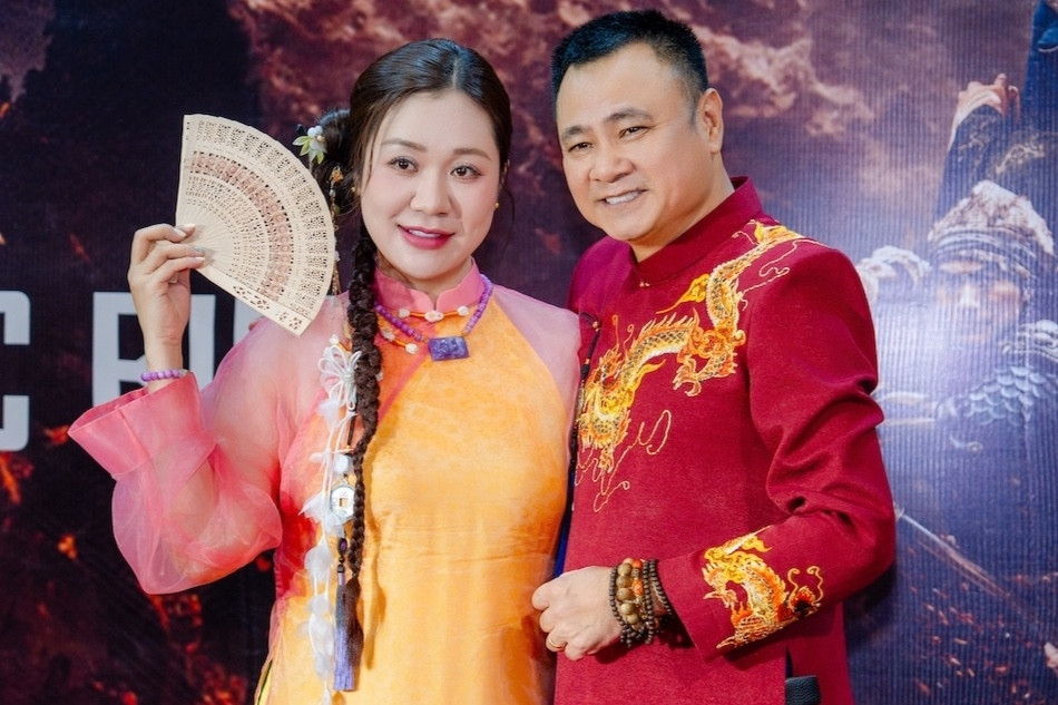 Lần hiếm hoi vợ và 3 con xuất hiện ở sự kiện ủng hộ Đại tá Tự Long