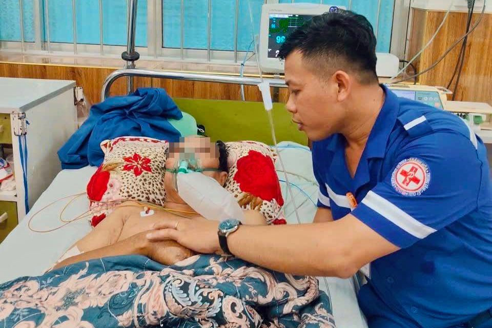 Người đàn ông ngưng tim tại nơi làm, tưởng không qua khỏi và cái kết bất ngờ