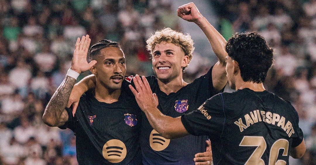 Raphinha chói sáng, Barca mở màn La Liga bằng chiến thắng 5 sao