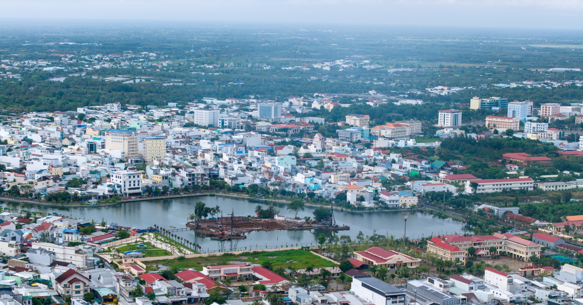 Thế chấp ‘đất trống’ vay 2,5 tỷ, đến lúc thi hành án lộ nhà và mồ mả