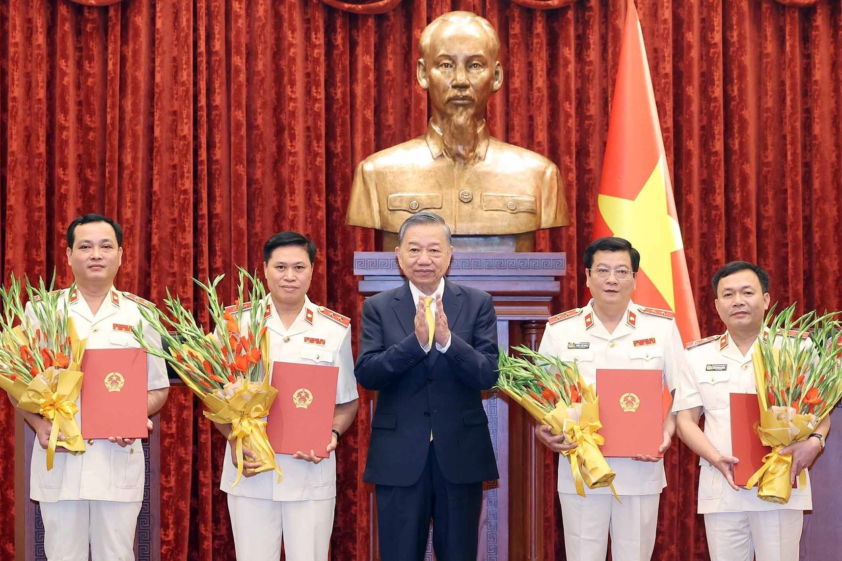 Tổng Bí thư, Chủ tịch nước trao quyết định bổ nhiệm kiểm sát viên VKSND tối cao