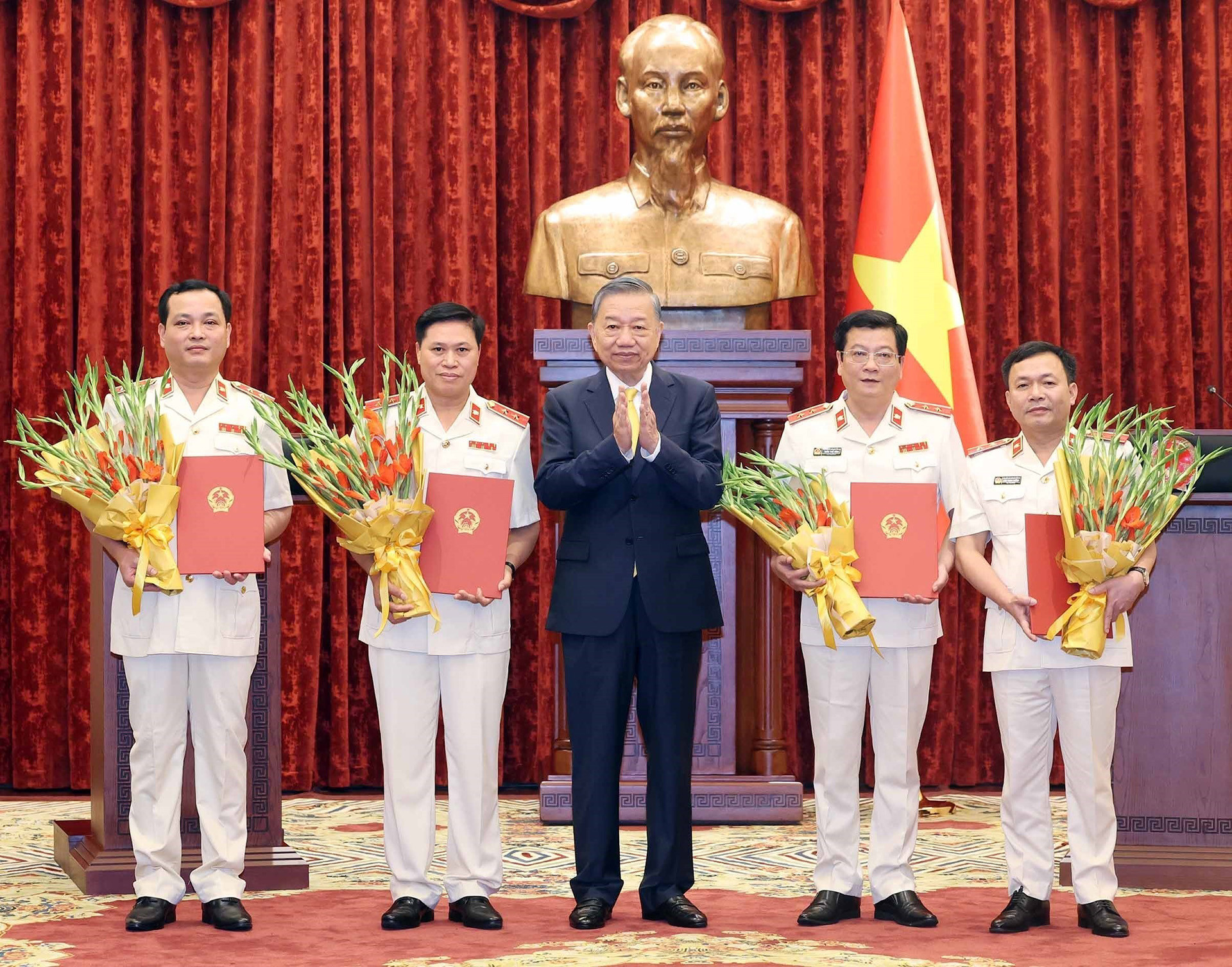 vna_potal_tong_bi_thu_chu_tich_nuoc_to_lam_trao_quyet_dinh_bo_nhiem_chuc_danh_kiem_sat_vien_vien_kiem_sat_nhan_dan_toi_cao_8978620.jpg