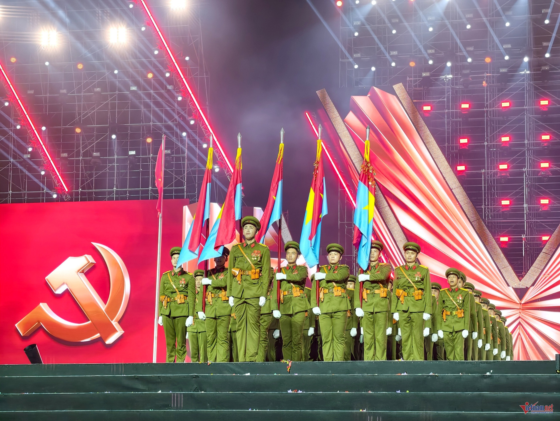 https://static-images.vnncdn.net/vps_images_publish/000001/000003/2026/8/24/w-1787500393514-3706847651405733622-3706847651405733622-0932cf67a3093654dfe3e496f819dd6a-378.jpg