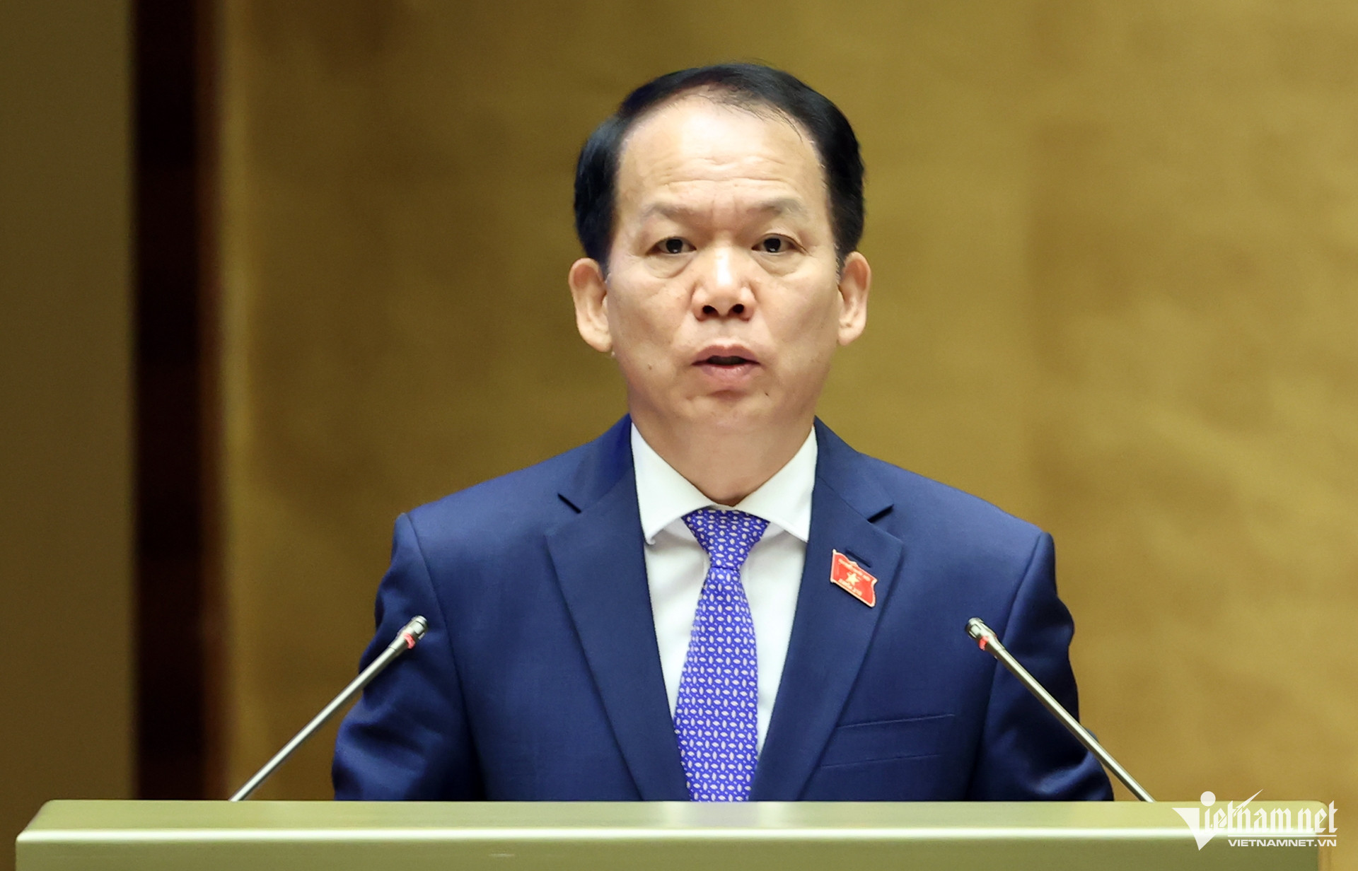 W-hoàng thanh tùng.jpg