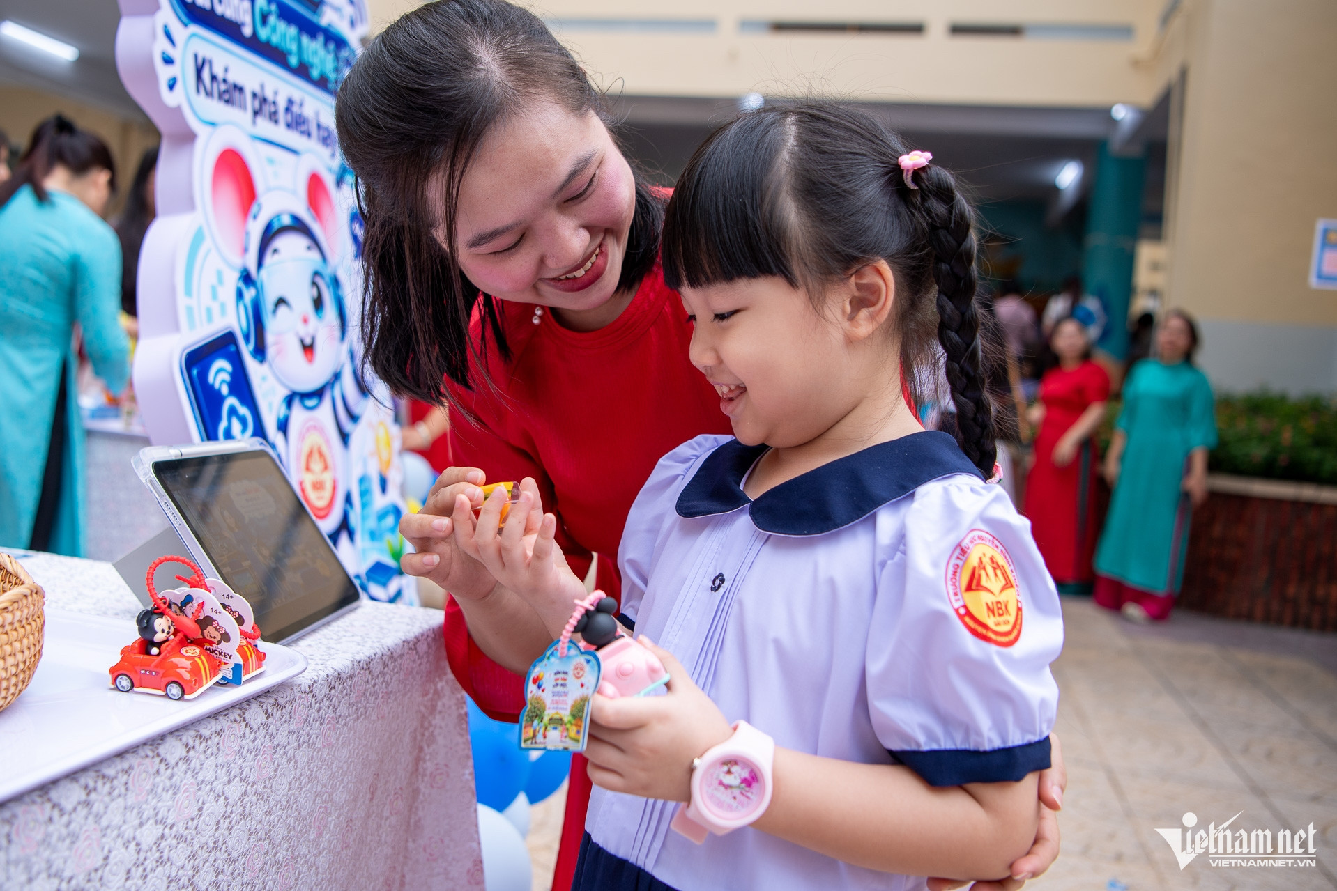 W-Lớp 1 tựu trường tiểu học Nguyễn Bỉnh Khiêm Tuấn Hùng 11.jpg