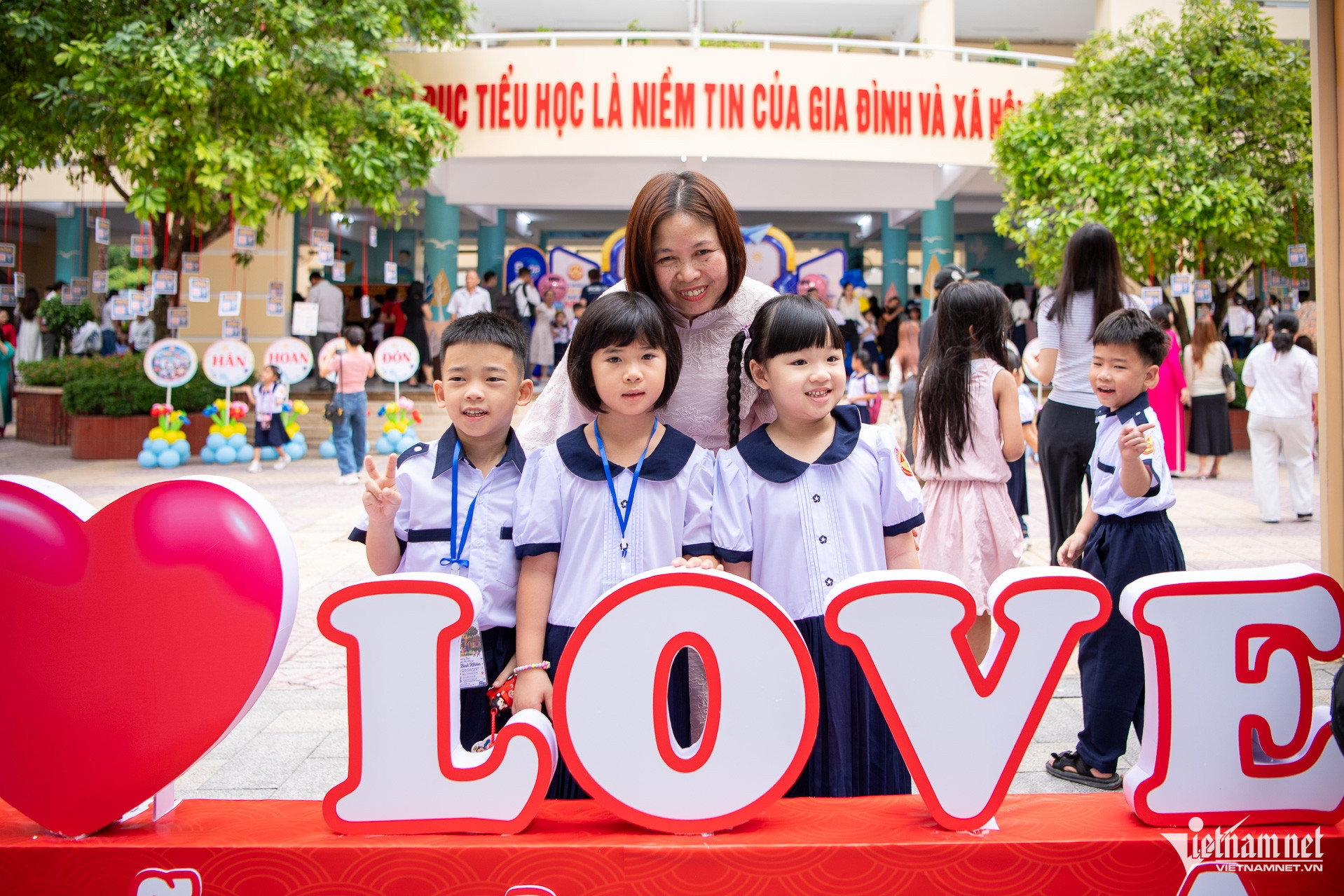 W-Lớp 1 tựu trường tiểu học Nguyễn Bỉnh Khiêm Tuấn Hùng.jpg