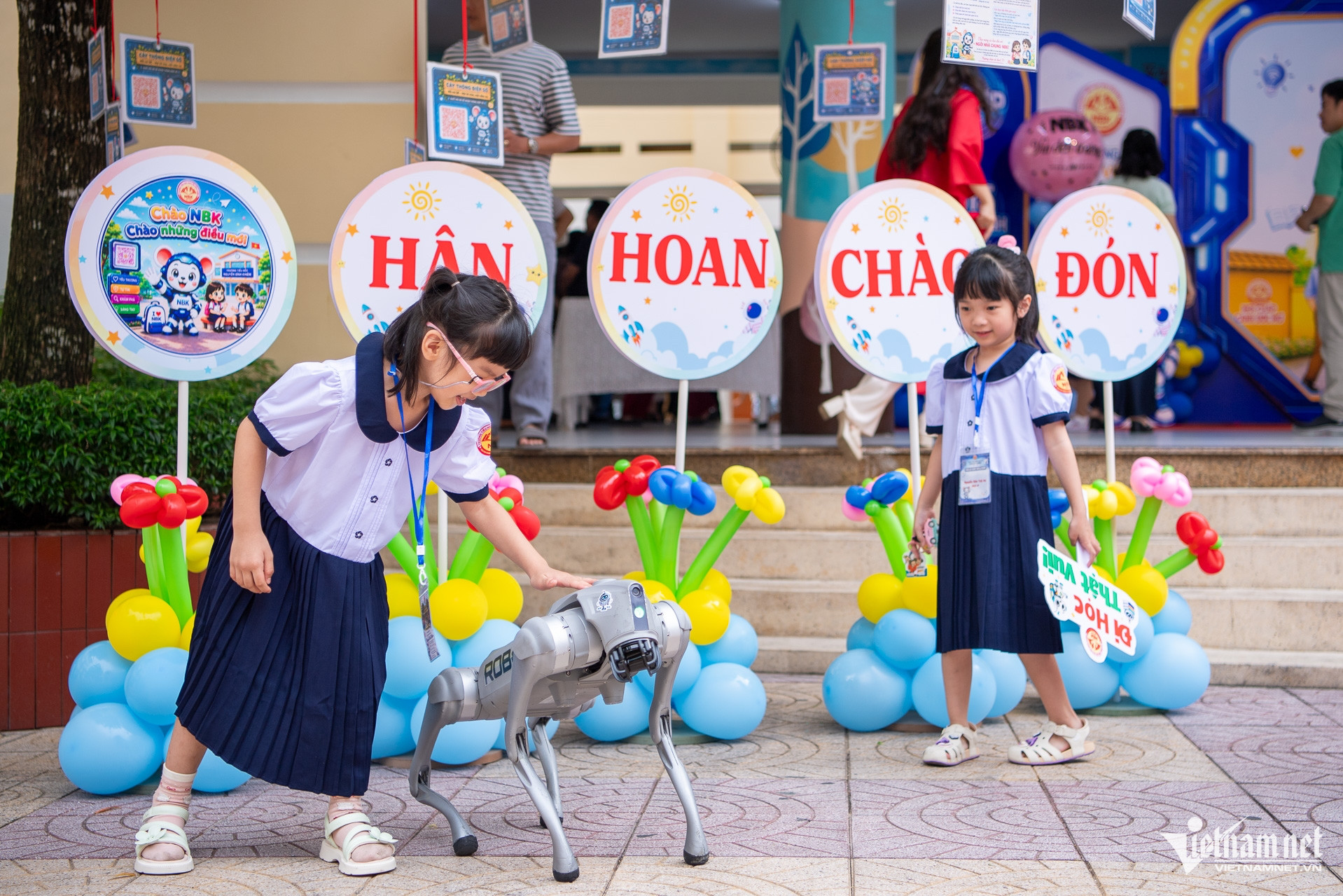W-Lớp 1 tựu trường tiểu học Nguyễn Bỉnh Khiêm Tuấn Hùng 24.jpg