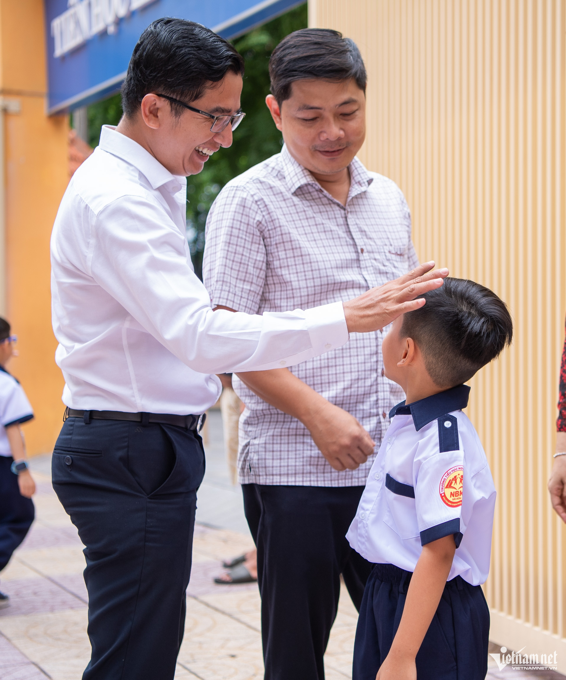 W-Lớp 1 tựu trường tiểu học Nguyễn Bỉnh Khiêm Tuấn Hùng 3.jpg