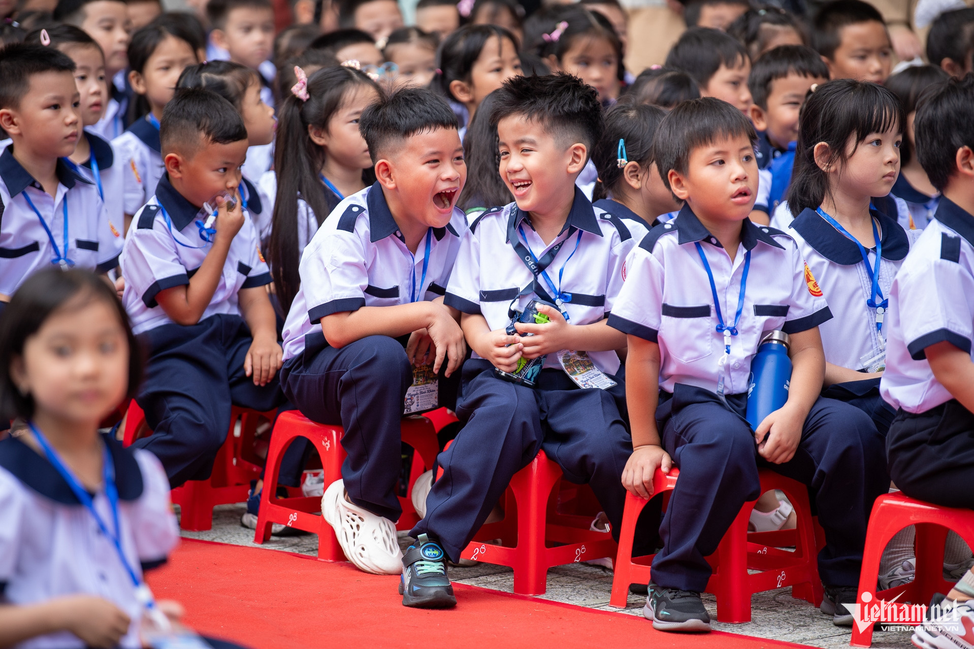 https://static-images.vnncdn.net/vps_images_publish/000001/000003/2026/8/24/w-lop-1-tuu-truong-tieu-hoc-nguyen-binh-khiem-tuan-hung-42-1145.jpg