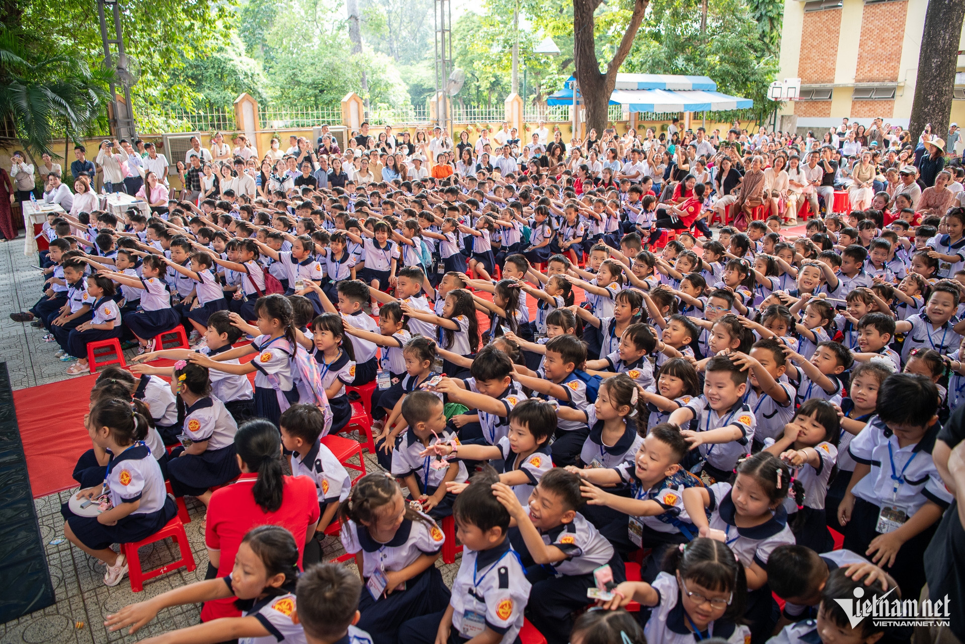 W-Lớp 1 tựu trường tiểu học Nguyễn Bỉnh Khiêm Tuấn Hùng 58.jpg