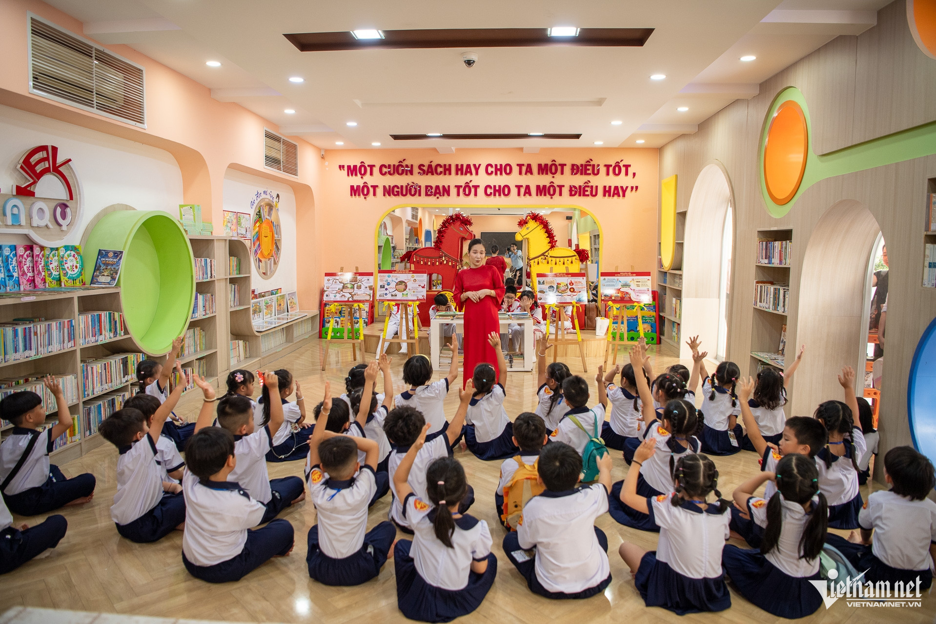 https://static-images.vnncdn.net/vps_images_publish/000001/000003/2026/8/24/w-lop-1-tuu-truong-tieu-hoc-tuan-hung-2-1152.jpg
