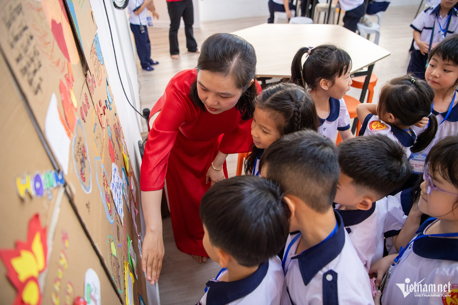 https://static-images.vnncdn.net/vps_images_publish/000001/000003/2026/8/24/w-lop-1-tuu-truong-tieu-hoc-tuan-hung-5-1150.jpg