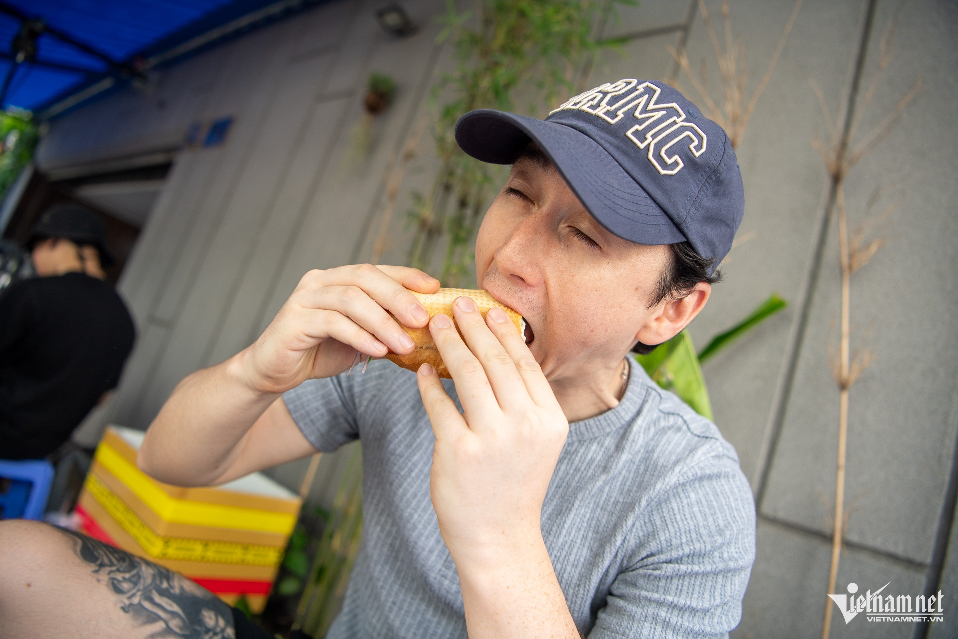 W-Ông tây bán bánh mì Tuấn Hùng 68.jpg