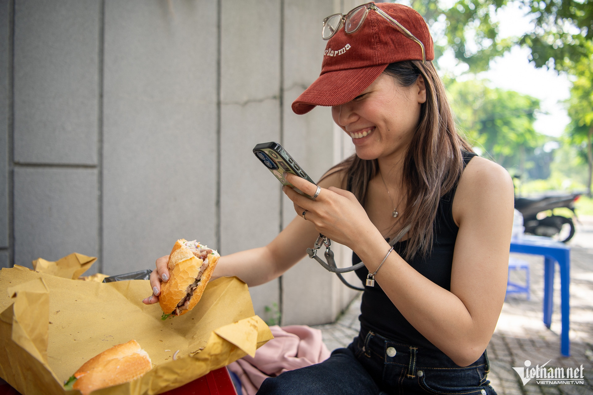 W-Ông tây bán bánh mì  Tuấn Hùng 70.jpg