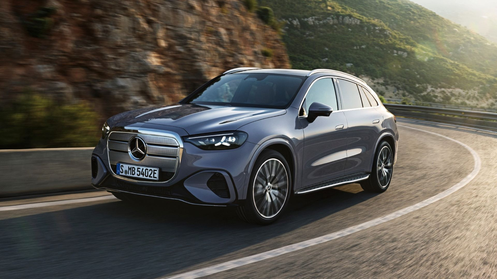 1 2027 mercedes benz glc ev silver.jpg