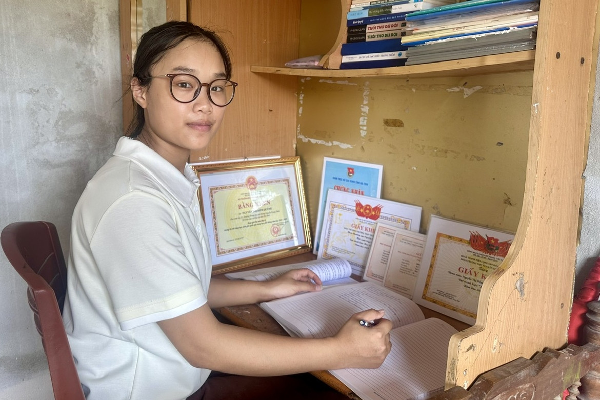 Nữ sinh mồ côi đoạt 2 giải học sinh giỏi quốc gia, đau đáu nỗi lo ngày nhập học