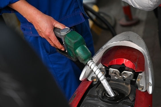 Giá xăng dầu hôm nay 25/8: Thế giới hạ nhiệt, trong nước chờ điều chỉnh