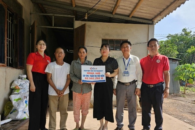 Báo VietNamNet trao hơn 4,3 tỷ đồng đến các hoàn cảnh khó khăn trong tháng 7