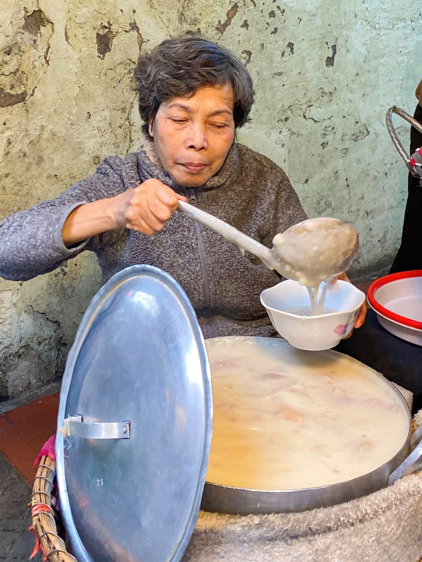 https://static-images.vnncdn.net/vps_images_publish/000001/000003/2026/8/25/chao-suon-ba-loi-duc-trung-1058.jpg