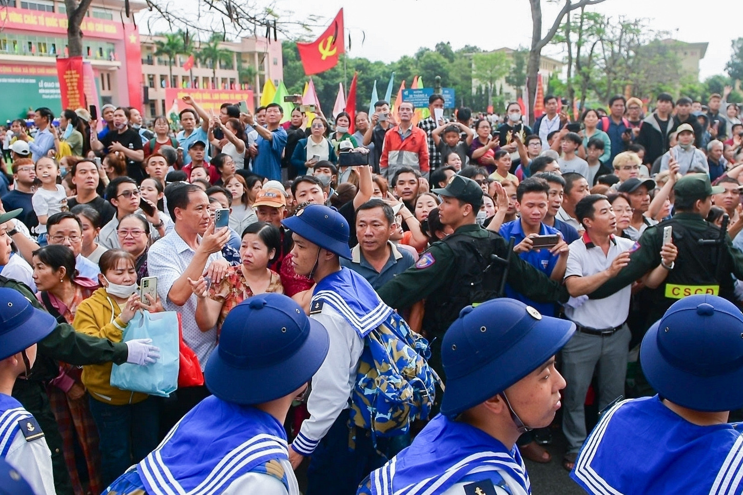 Lý do chưa thể áp dụng đóng góp tài chính thay cho nghĩa vụ quân sự