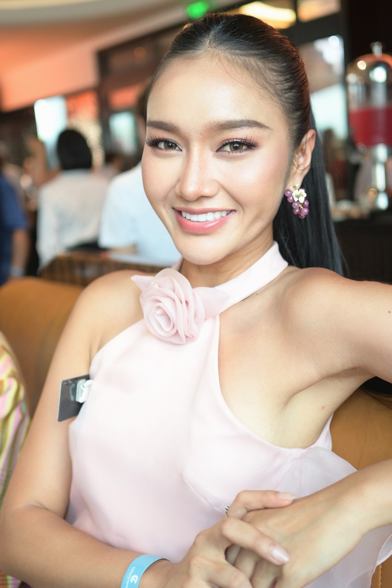 https://static-images.vnncdn.net/vps_images_publish/000001/000003/2026/8/25/miss-thailand-002-541.jpg